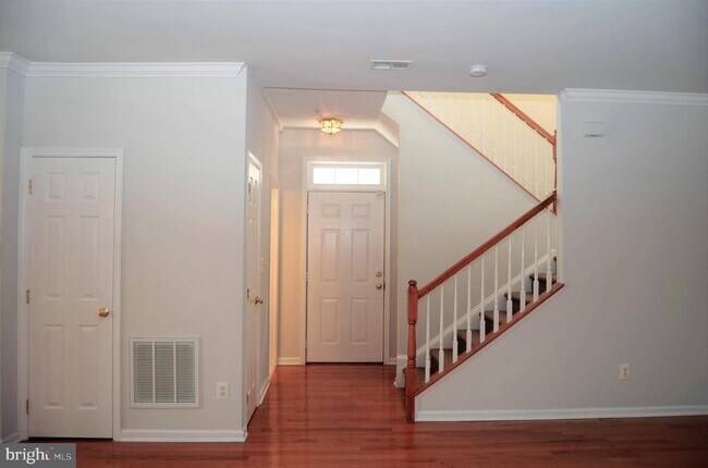 Building Photo - 43840 Hickory Corner Terrace