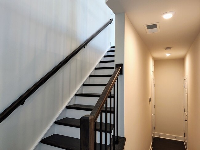 Building Photo - Modern End-Unit Townhome located in the Ce...