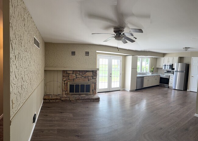 Building Photo - 40 S Hillview Dr