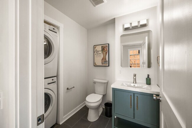 Building Photo - 1326 Broadway-SI ID1312458P