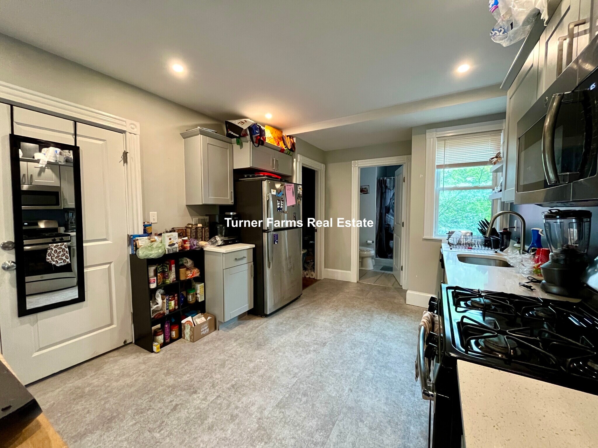 Building Photo - 24 Pond St