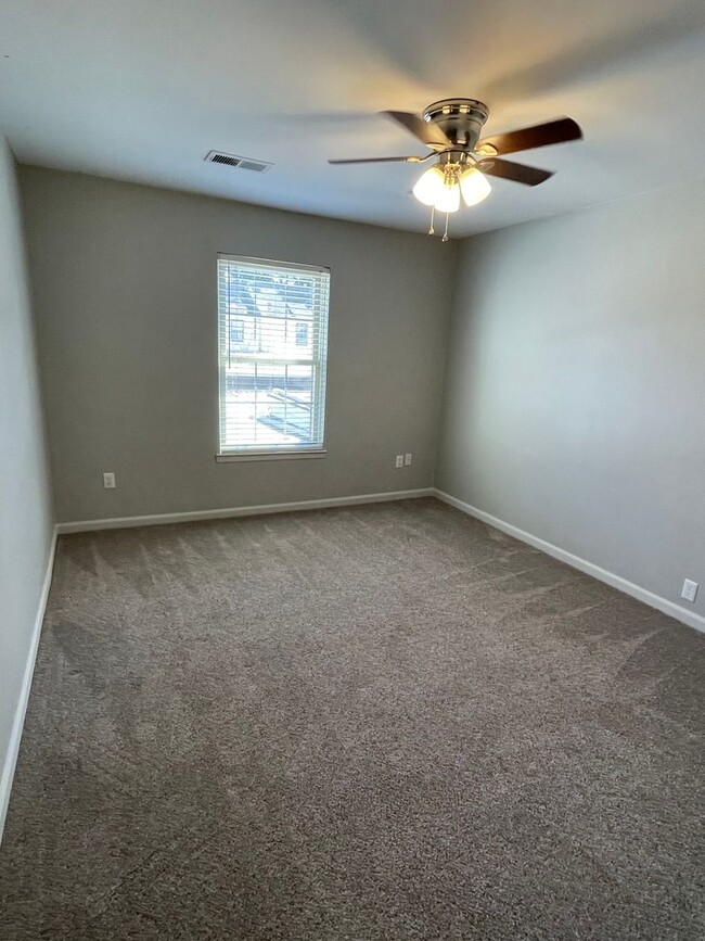 Building Photo - 3BD/2.5BA Condo located on the Germantown!