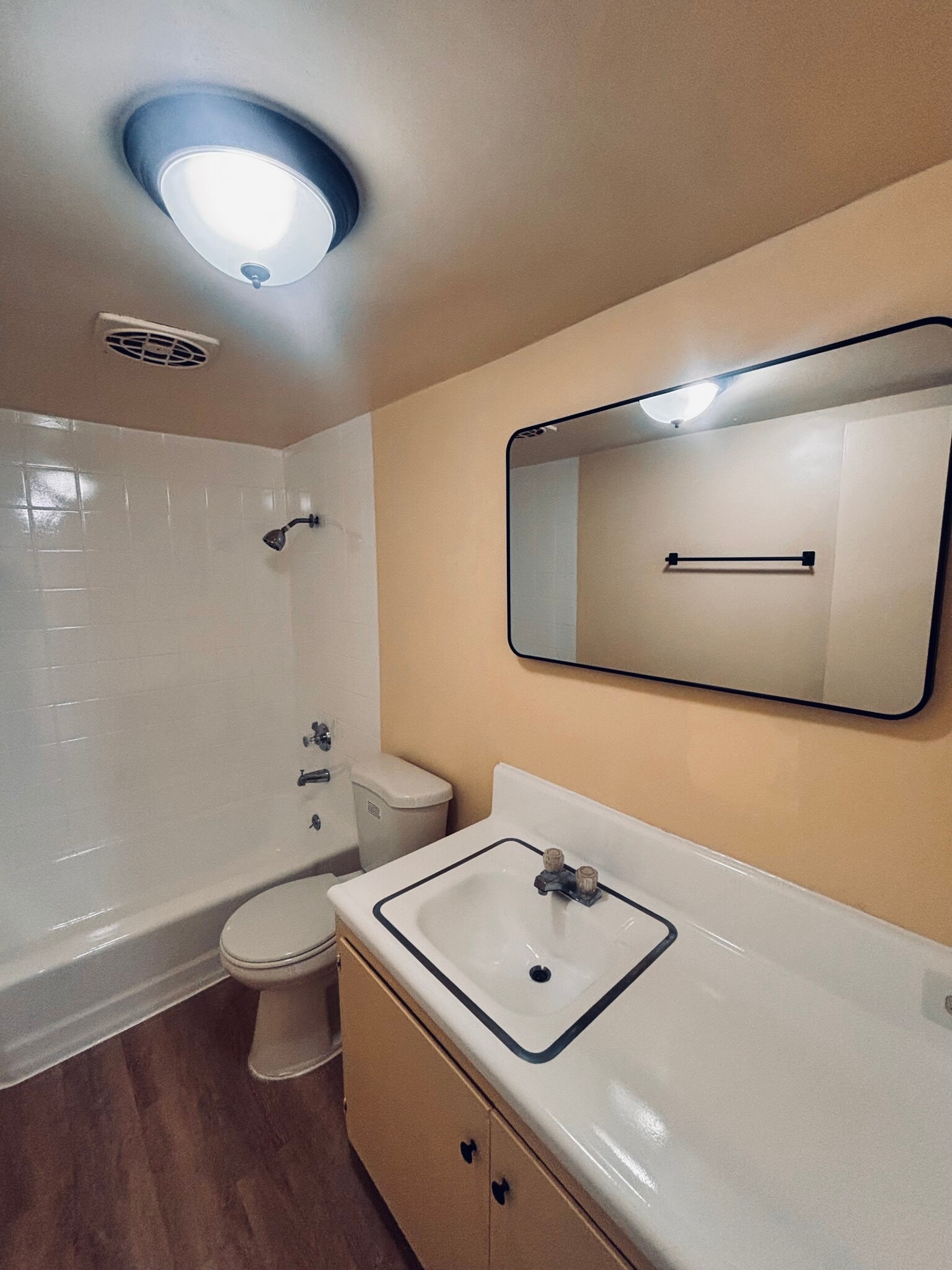 Building Photo - 1001 E Stearns Ave