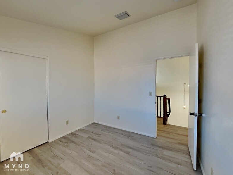 Building Photo - 9056 N Wild Eagle Ave