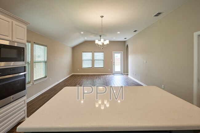 Building Photo - 2506 Cove Real Dr