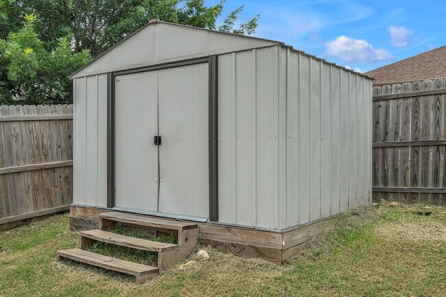 Building Photo - 3920 Cane River Rd