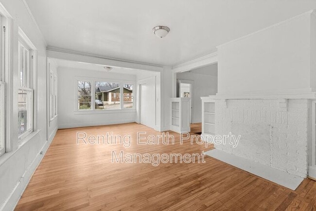 Building Photo - 1900 15th Ct N