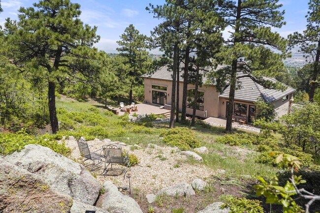 Building Photo - Stunning Broadmoor Estate with Mountain & City Views