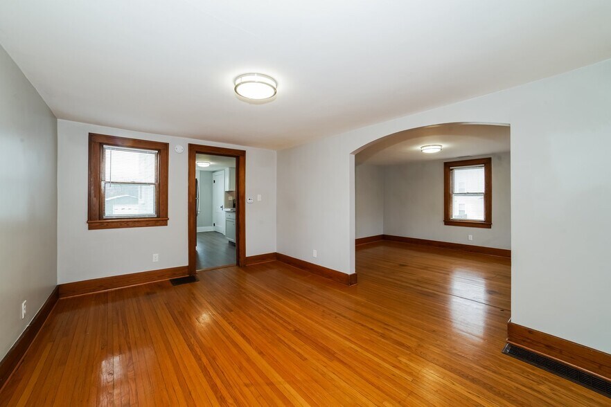 Building Photo - 306 Eldridge St