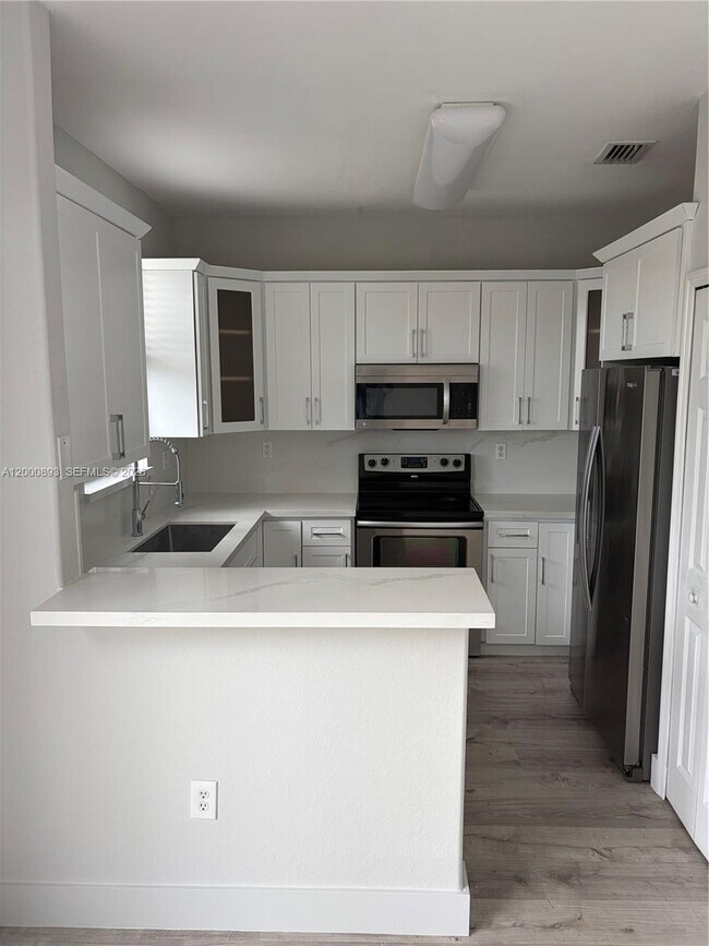 Building Photo - 10947 NW 79th St