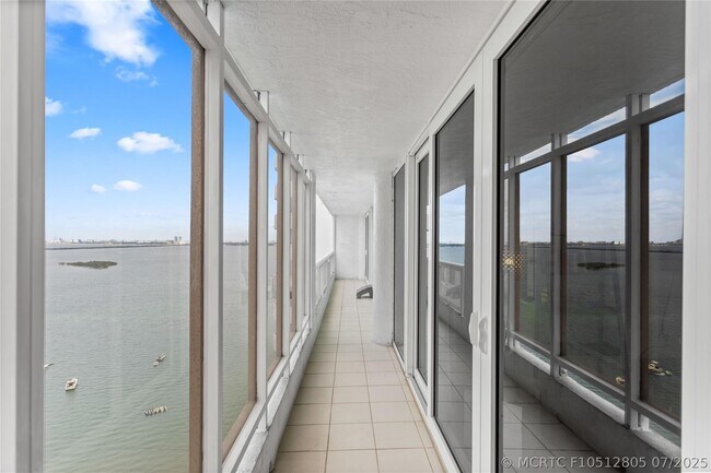 Building Photo - 1717 N Bayshore Dr