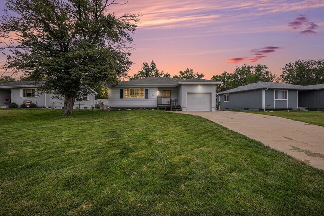 Primary Photo - 3 bed 2 bath Yutan Home For Rent