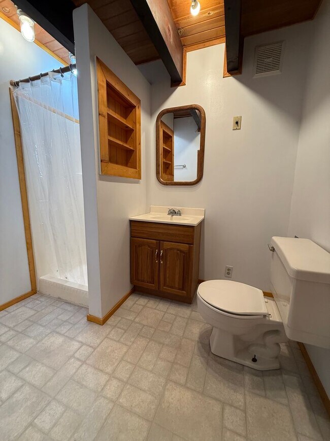 Building Photo - 729 Willow Wy