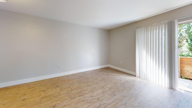 Building Photo - 4350 W Kennedy Blvd