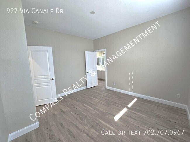 Building Photo - 927 Via Canale Dr