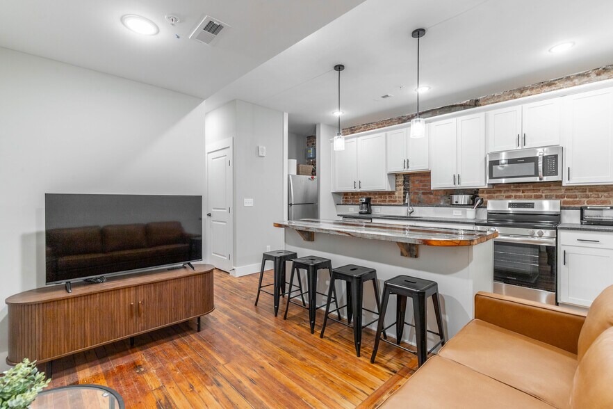 Building Photo - 1108 McCallie Ave