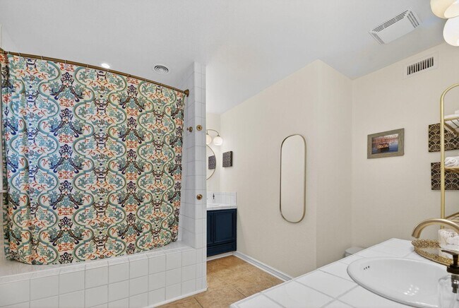 Building Photo - 609 Peerman Pl