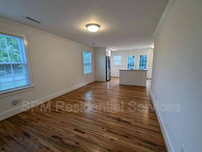 Building Photo - 10 Barnard Dr