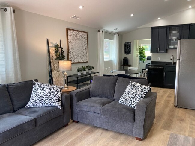 Building Photo - Christiansburg, 2 BR / 1 BA, Available for...