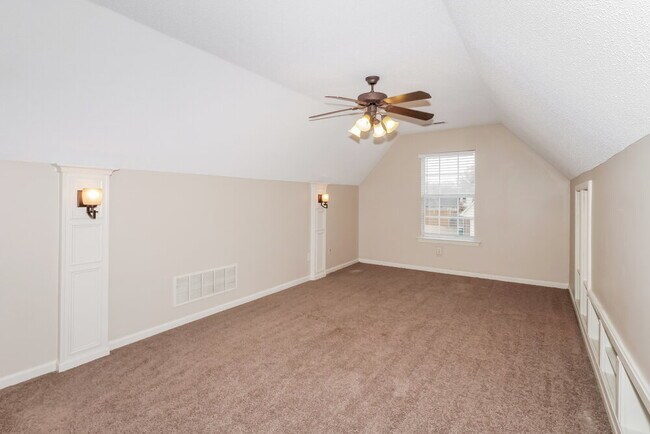 Building Photo - 5085 Jon Oak Dr