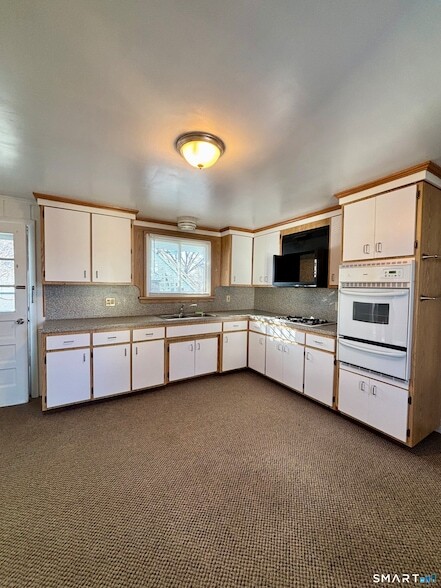 Building Photo - 73 Peck St