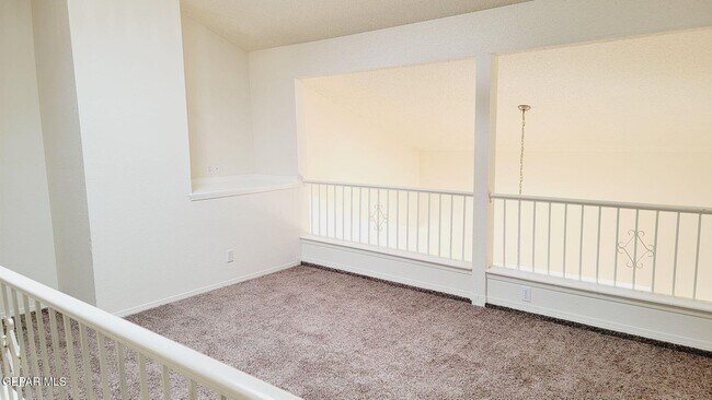 Building Photo - 7025 Crown Ridge Dr