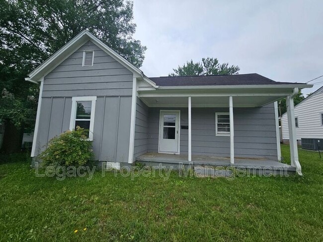 Primary Photo - 1111 N Mebane St