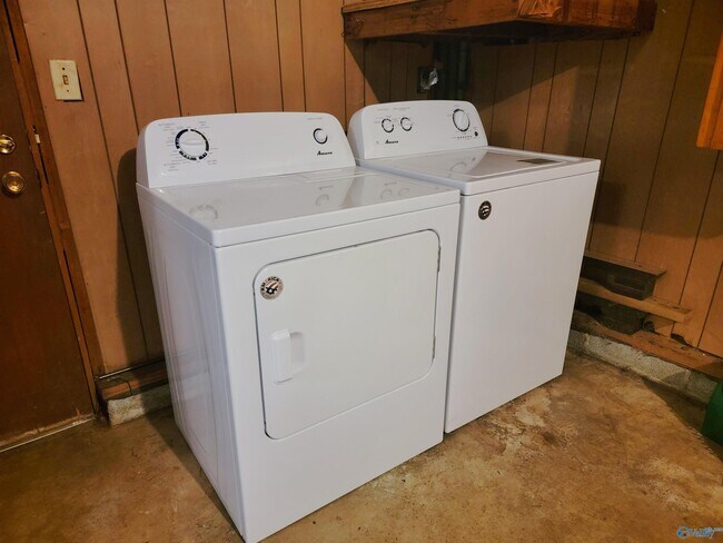 Building Photo - 3315 Charleston Ave NW