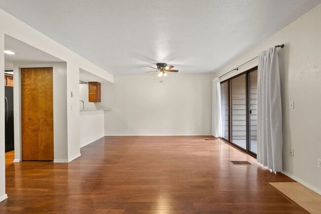 Building Photo - 2 Bedroom Condo with Boat Slip in Bigfork