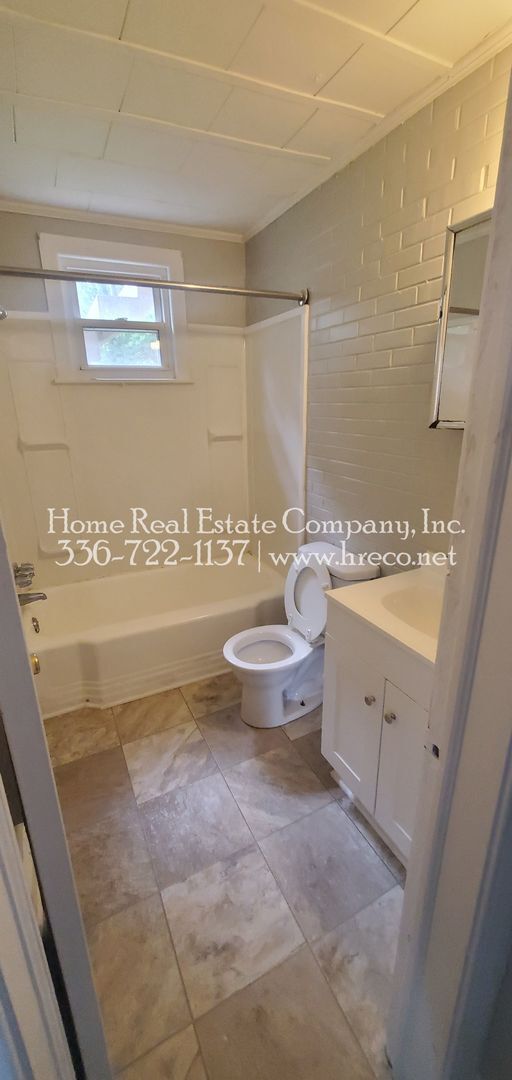 Building Photo - 1321 Cunningham St