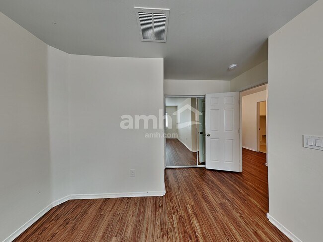 Building Photo - 3005 W Ferruccio Pl