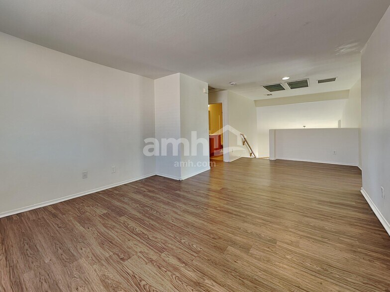 Building Photo - 9428 W Riverside Ave