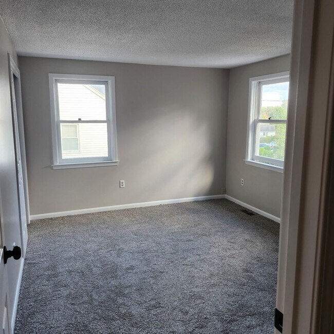 Building Photo - 6A Pine Grove Ave