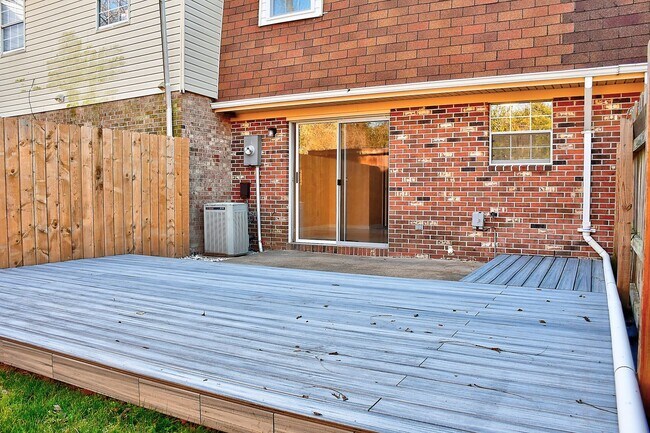 Building Photo - TOWNHOME FOR RENT - HAMPTON!
