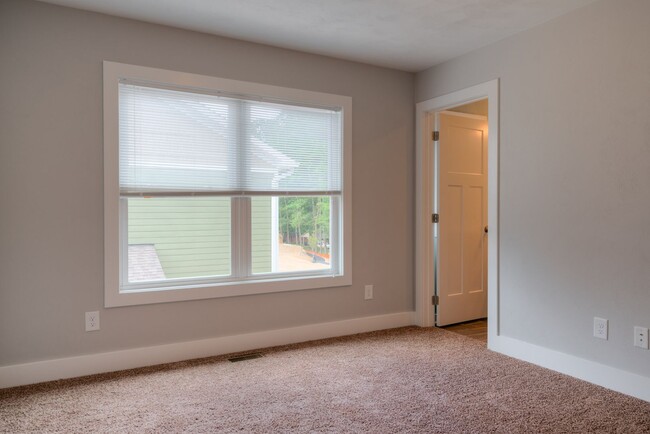 Building Photo - Four Bedroom Townhome in Uptown Village