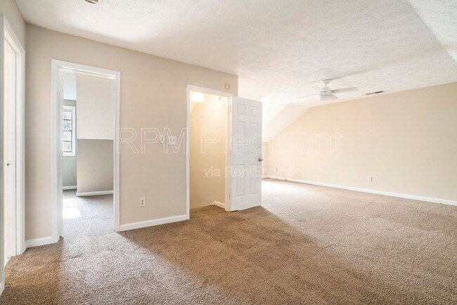 Building Photo - 5467 Park Pl S