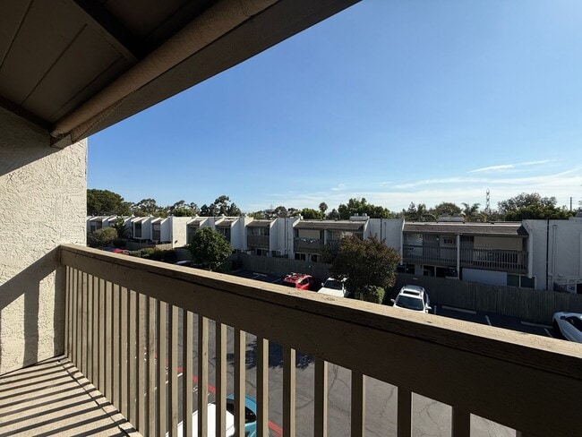 Building Photo - Beautiful 2Bd/1.5Ba Condo w/Washer/Dryer, ...