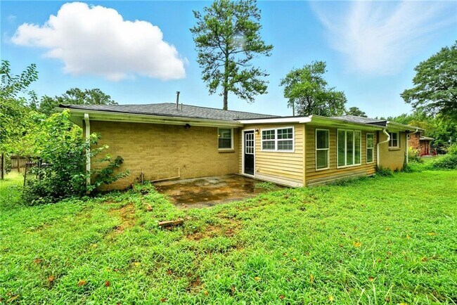 Building Photo - 2493 Miriam Ln