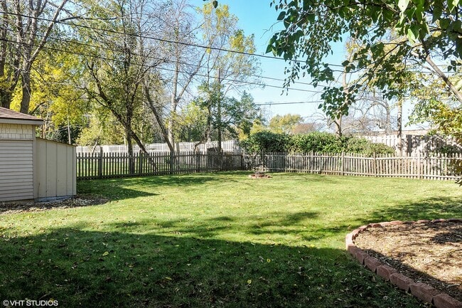 Building Photo - 824 E Rockland Rd