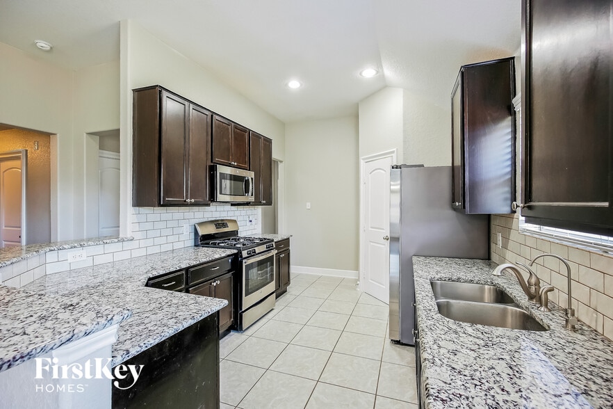 Building Photo - 2598 Magnolia Fair Way