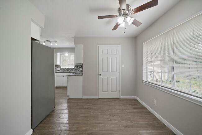 Building Photo - 643 Ames St