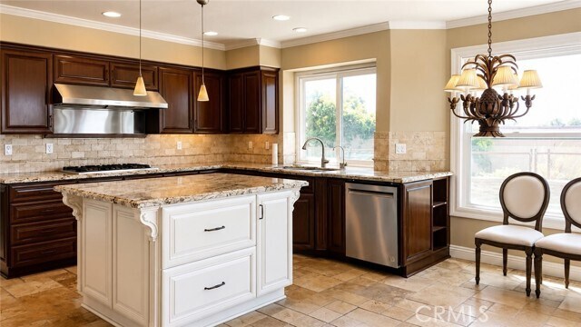 Building Photo - 9042 Santiago Dr
