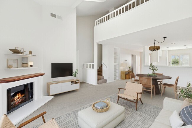 Building Photo - Villa Point Upper Unit with Loft and Golf Course Views