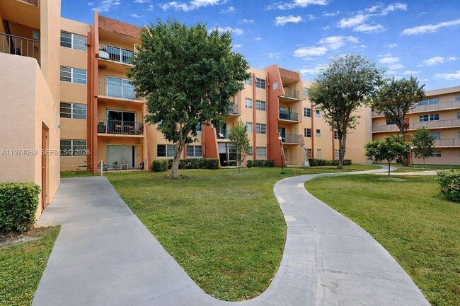 Building Photo - 13715 Kendale Lakes Cir