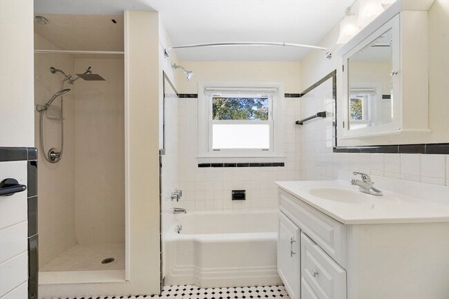 Building Photo - 27 Hermon St