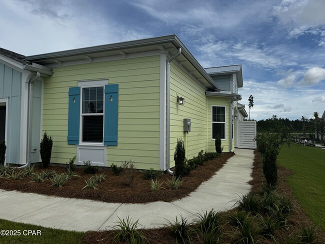 Building Photo - 9022 Parrot Pl