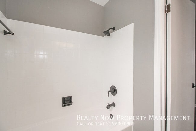 Building Photo - 11912 Derby Rd