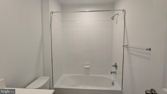 Building Photo - 11 Edinburgh Ct