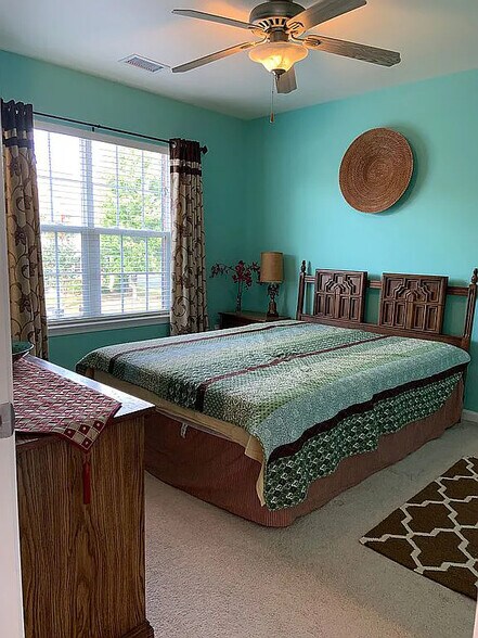 Building Photo - Room in House on Arbor Vista Dr