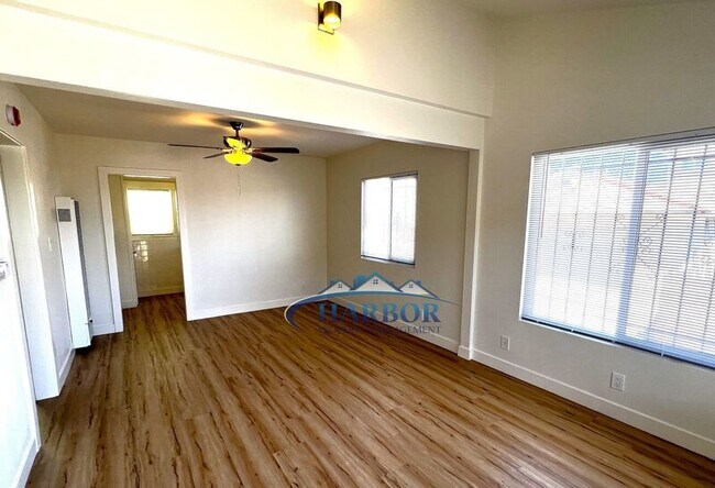 Building Photo - 1072 W 21st St